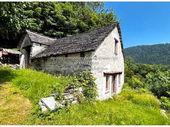 Casa bilocale in vendita in Via Colonnello Garbagni, Craveggia