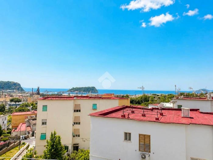 Appartamento quadrilocale in vendita in Via Tibullo, Fuorigrotta, Napoli