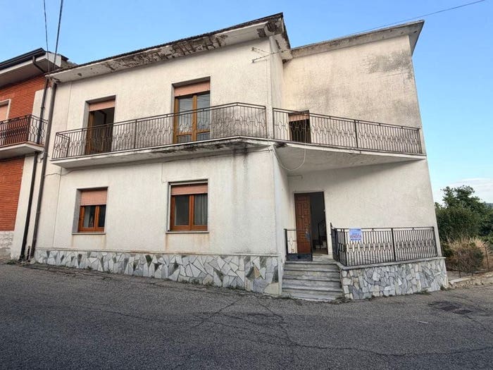 Casa trilocale in vendita in Via Largo La Loggia, Sant'Arcangelo Trimonte