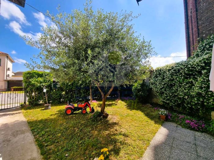 Casa con 5 locali in vendita in VIA VENETO, Secugnago