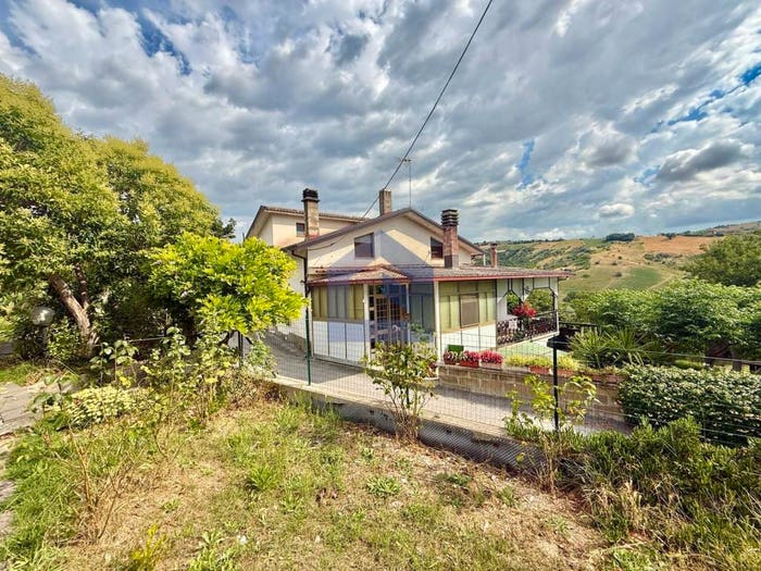 Casa con 6 locali in vendita in Contrada Laroma, Caravotti, Casoli