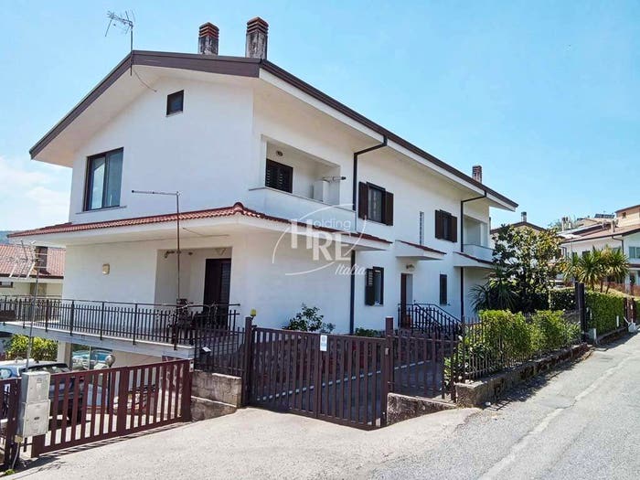 Casa con 6 locali in vendita in Via della Pace, Tivolille Pasquali Merenzata, Mendicino