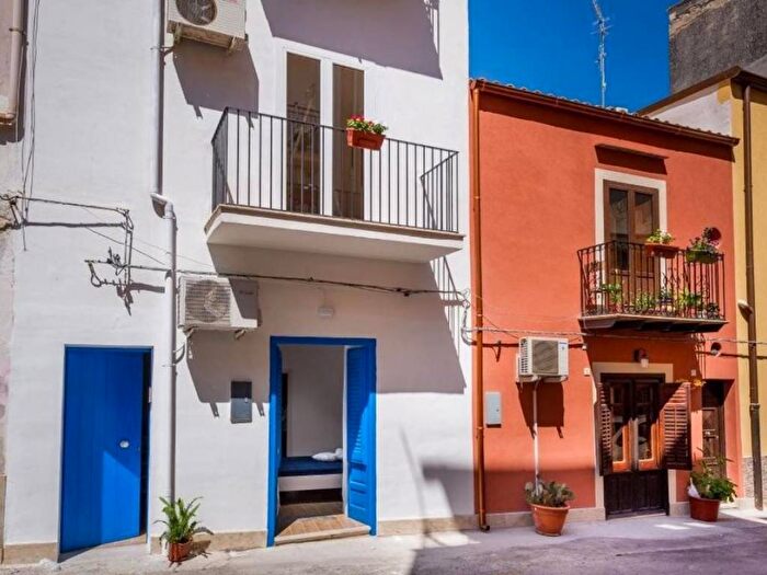 Casa bilocale in vendita in Via Antonio Vivaldi, Centro, Castellammare del Golfo