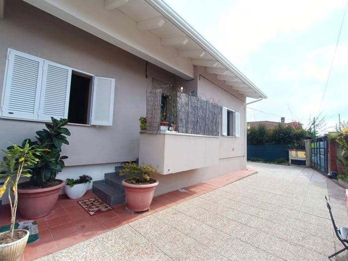 Casa con 6 locali in vendita in Castagnola, Massa