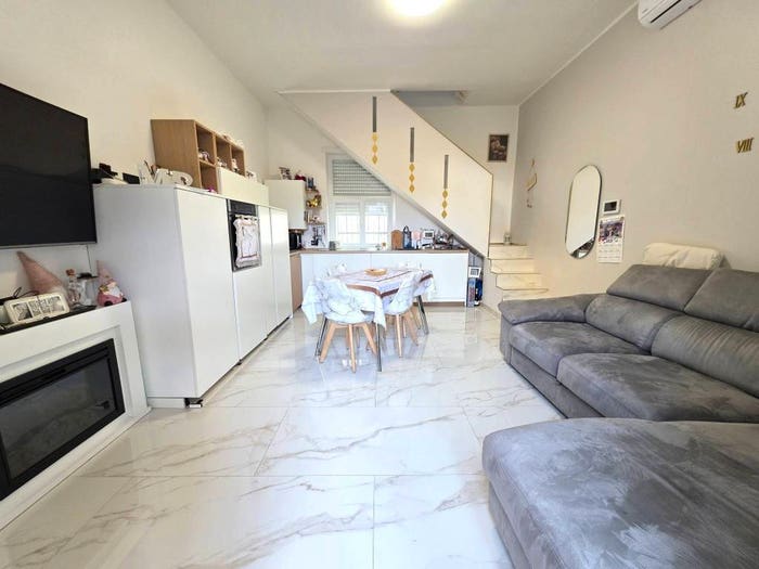 Casa trilocale in vendita in Via Flora, Flora, Legnano