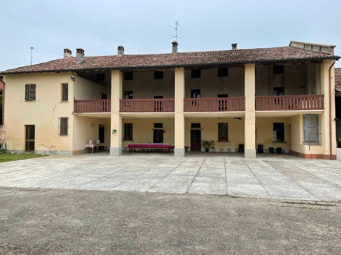 Casa con 6 locali in vendita in Camisano