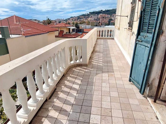 Casa con 6 locali in vendita in Via Aprile, Oneglia, Imperia