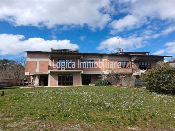 Casa con 6 locali in vendita in Strada della Foresta, Chianciano Terme
