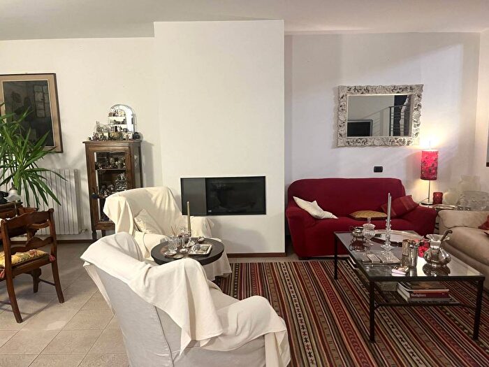 Casa con 6 locali in vendita in Via Guido da Montefeltro, Centro, Urbino