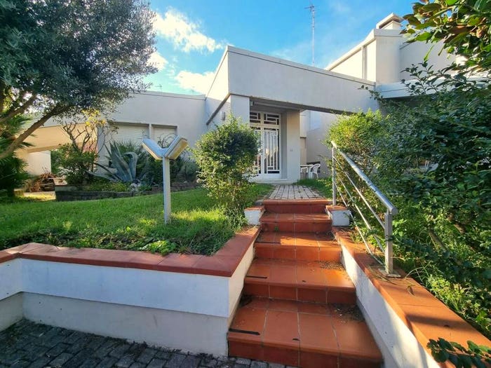 Casa con 6 locali in vendita in Via Monte Grappa, Comacchio Città, Comacchio