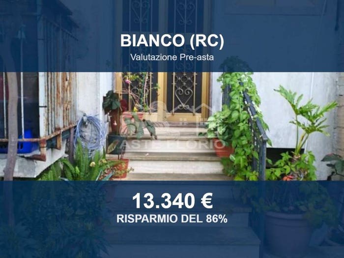 Casa con 6 locali in vendita in Viale Europa, Bianco