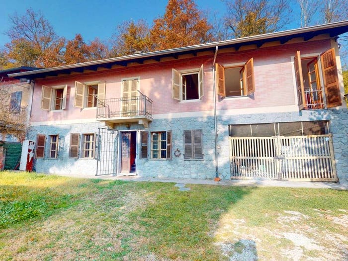 Casa con 6 locali in vendita in Via Vallia, Piea