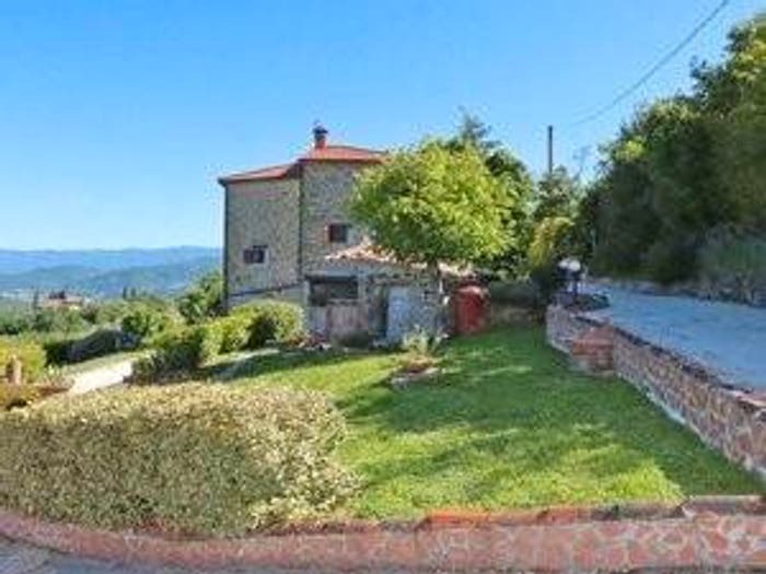 Casa con 6 locali in vendita in Via della Rata, Londa