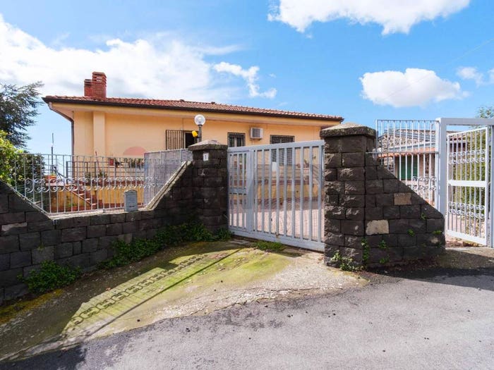 Casa con 6 locali in vendita in Via Sciarella, Centro, Pedara