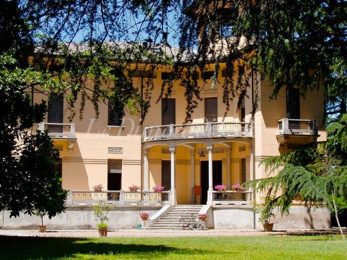 Casa con 6 locali in vendita in Via Giarola, Collecchio