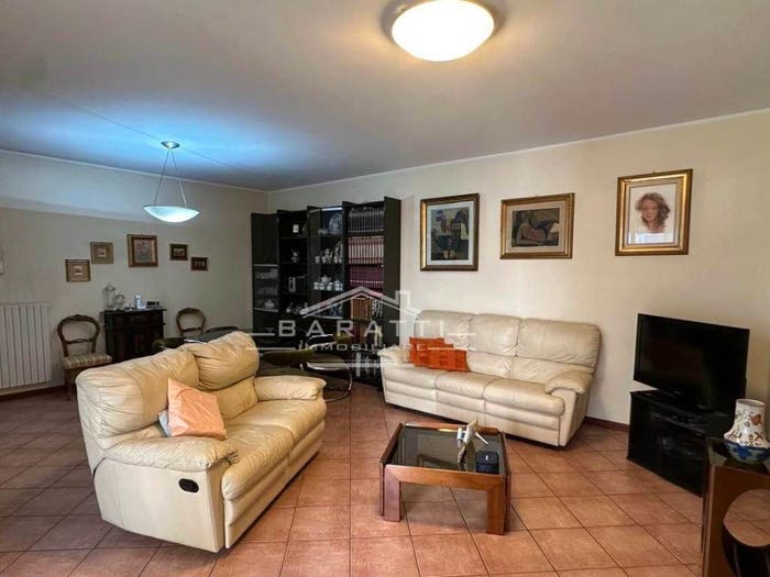 Appartamento con 6 locali in vendita in Valletta Paiolo, Mantova