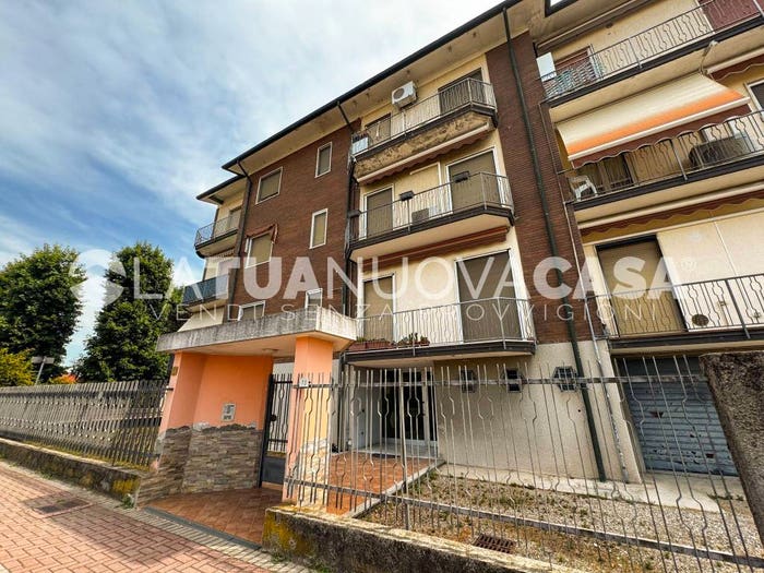 Appartamento trilocale in vendita in Via Alcide De Gasperi, Marcallo, Marcallo con Casone