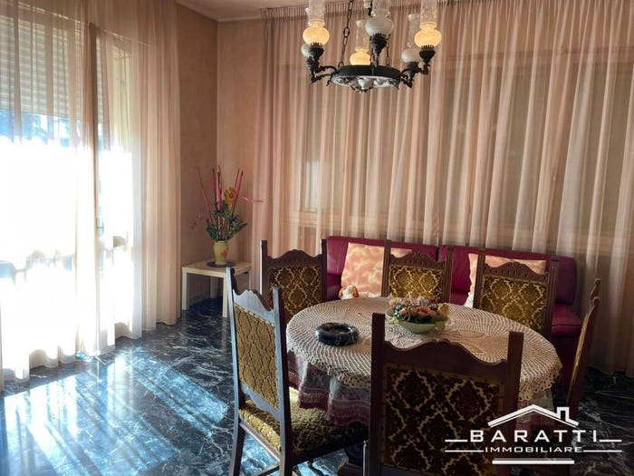 Casa con 6 locali in vendita in Eremo, Curtatone