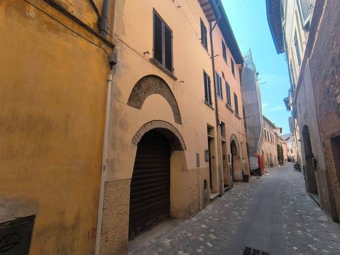 Casa quadrilocale in vendita in Via Madonna del Giglio, Centro Storico, Foligno