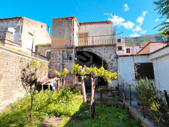 Casa con 5 locali in vendita in Via Portella, Frasso Telesino
