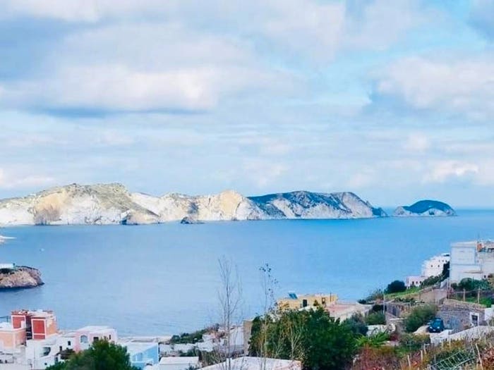 Appartamento bilocale in vendita in Via Salita Scarpellini, Centro, Ponza