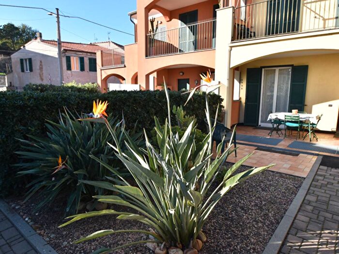 Casa quadrilocale in vendita in Via Meceti, Centro, Loano