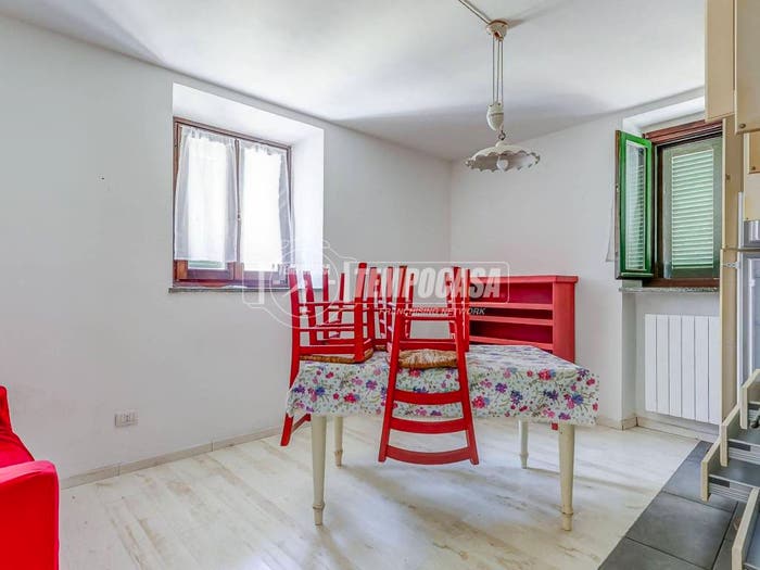 Appartamento bilocale in vendita in Via Francesco Baracca, Mercallo