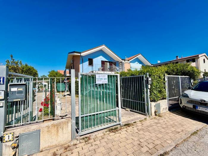Appartamento trilocale in vendita in Via Alvise Cadamosto, Montenero di Bisaccia