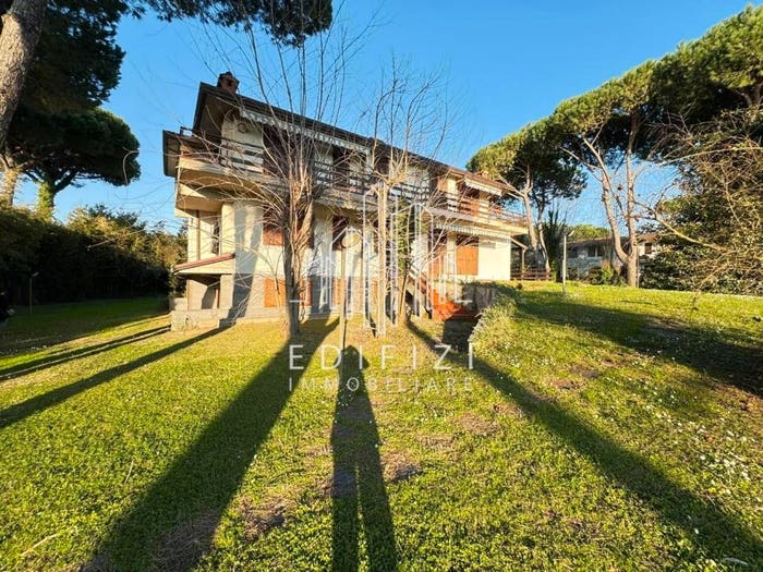 Casa con 6 locali in vendita in Via Giuseppe Verdi, Ronchi Poveromo, Massa