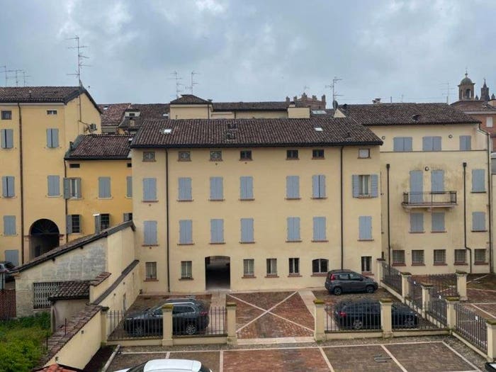 Appartamento trilocale in vendita in Piazza dei Martiri, Centro Storico, Carpi