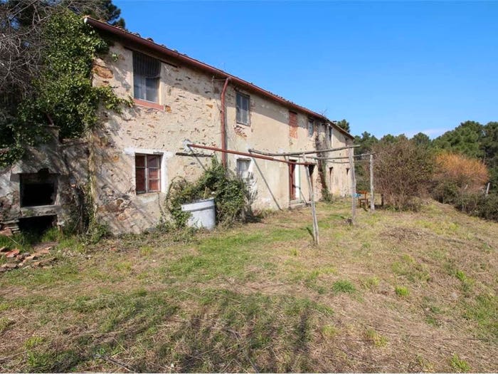 Casa con 6 locali in vendita in Buti