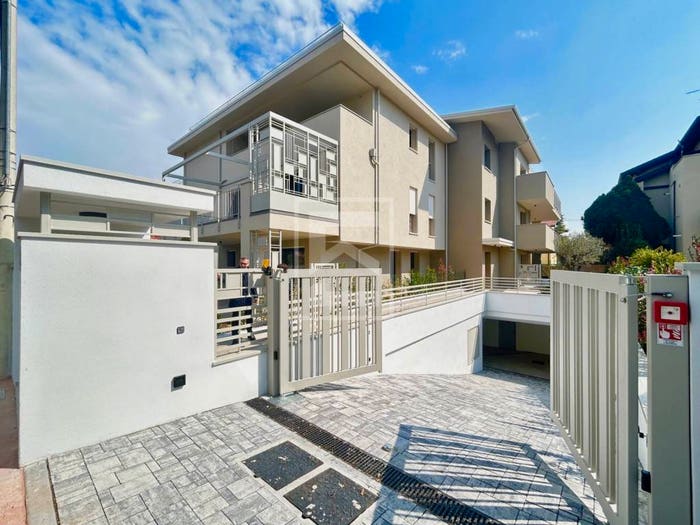Appartamento trilocale in vendita in Via Pasubio, Centro Storico, Desenzano del Garda