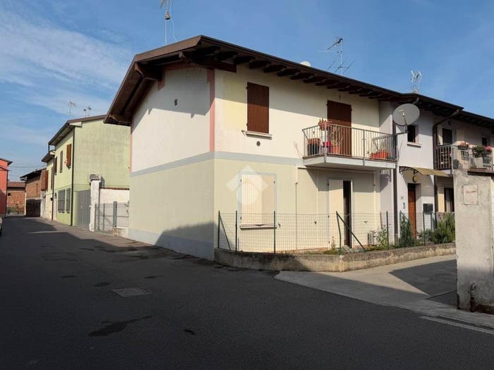 Appartamento trilocale in vendita in Via Indipendenza, Castelletto, Leno