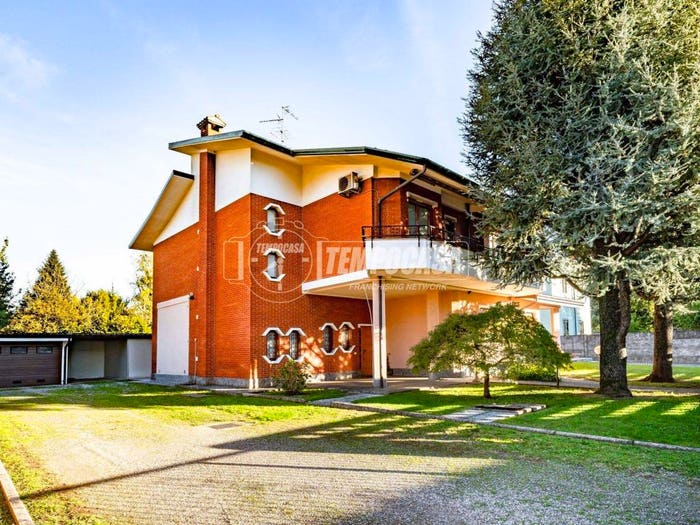 Casa trilocale in vendita in Vicolo pietro micca, Centro, Caronno Pertusella