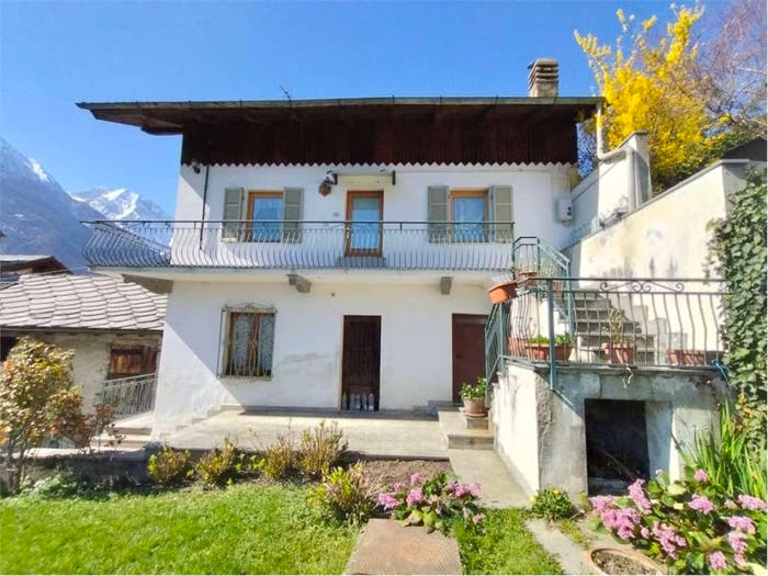 Casa con 6 locali in vendita in Mazod, Centro, Nus