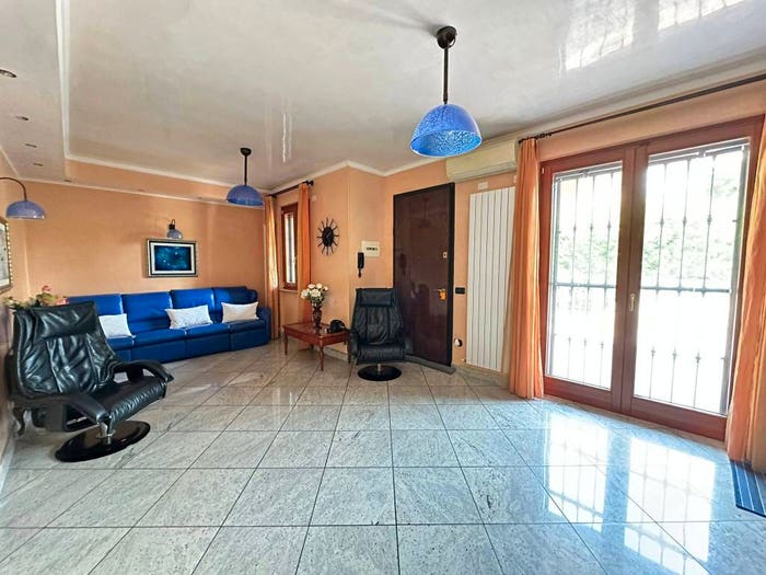 Casa con 6 locali in vendita in Largo Rovedine, Centro, Opera
