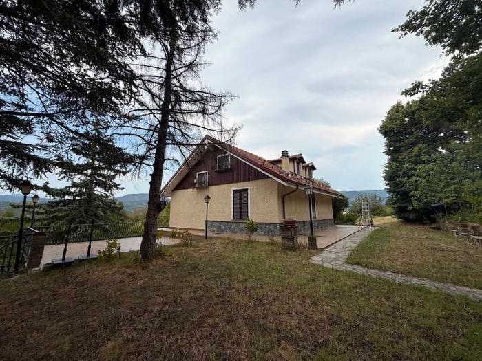 Casa con 6 locali in vendita in Molare