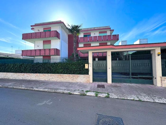 Appartamento trilocale in vendita in Via Dante Alighieri, Campi Salentina