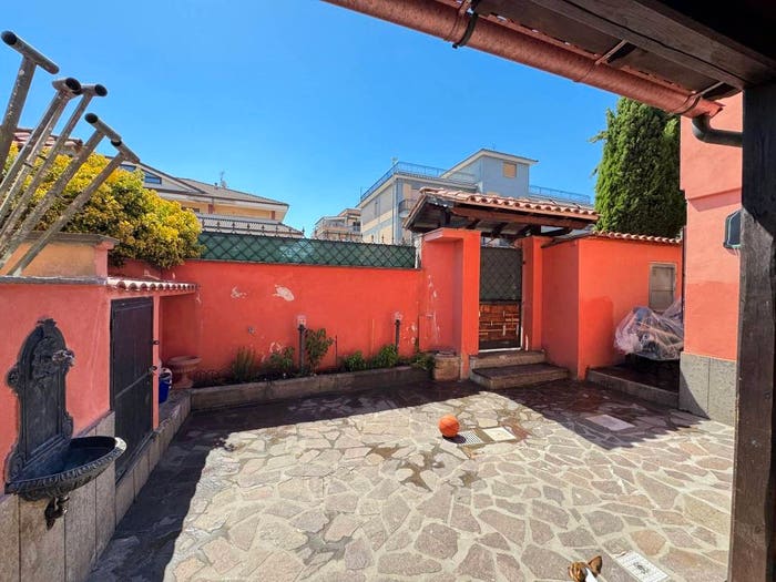 Appartamento quadrilocale in vendita in Via di Vermicino, Borghesiana, Roma