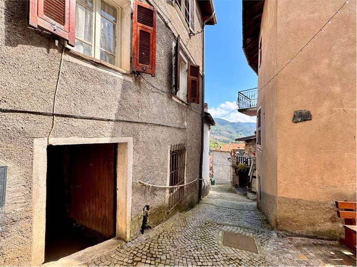 Casa con 5 locali in vendita in Via VI Novembre, Montegrosso Pian Latte