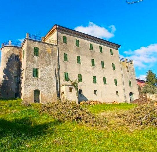 Casa con 6 locali in vendita in Via Del Castello, Magione