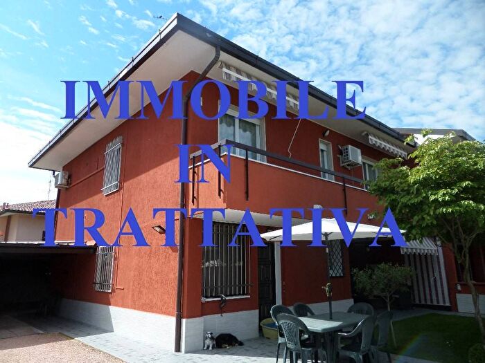 Casa quadrilocale in vendita in Via Corsica, Ravello Villastanza Villapia, Parabiago