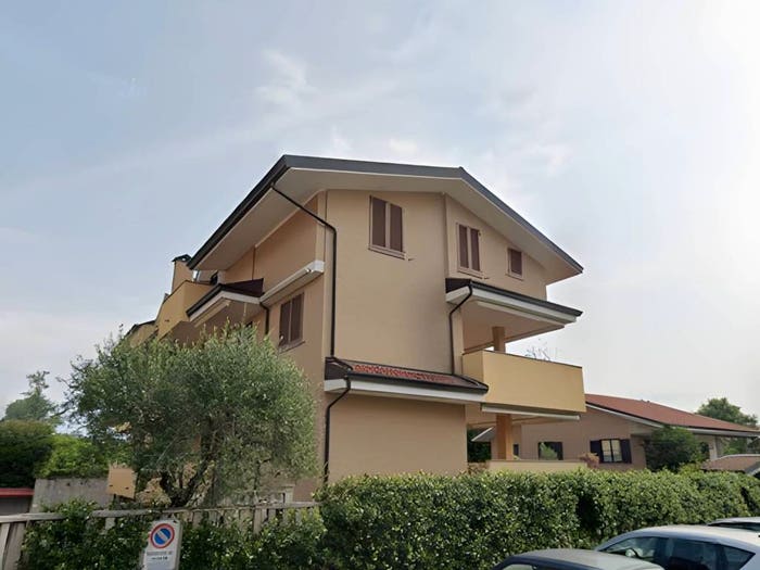 Appartamento trilocale in vendita in Via Giugno, Centro, Caronno Pertusella