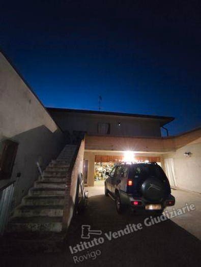 Casa con 6 locali in vendita in Via Benetti n, Centro, Taglio di Po