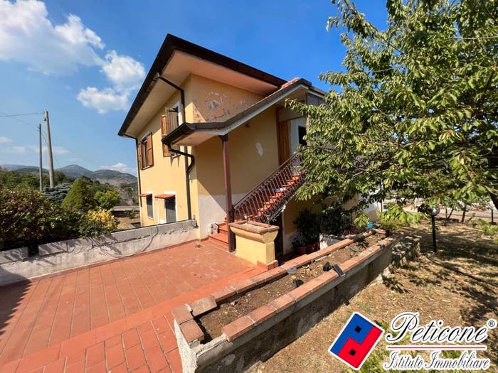 Casa con 6 locali in vendita in VIA CASE SPARSE, Lenola