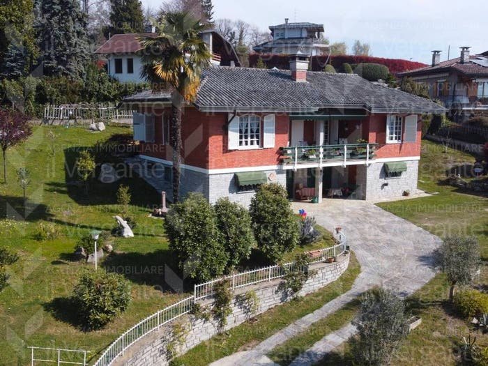 Casa con 6 locali in vendita in Dorsale Poggio Radioso, Nebbiuno