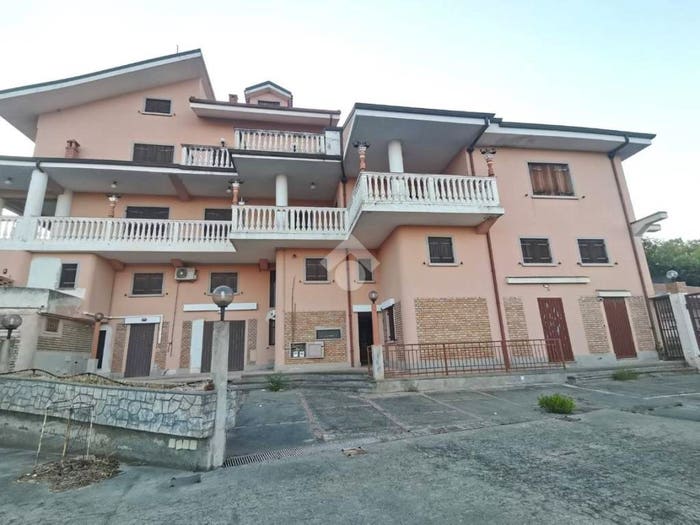 Appartamento trilocale in vendita in Via Leonardo di Bona, Santa Maria, Catanzaro