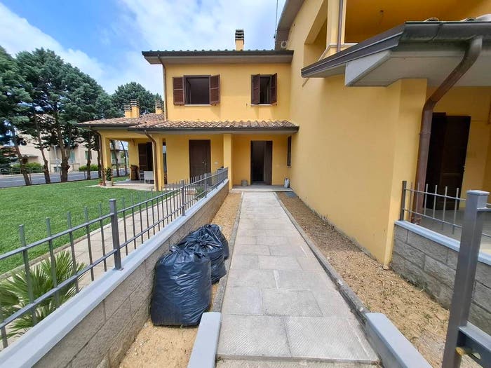 Casa quadrilocale in vendita in Strada Umbro Casentinese, Centro, Castiglion Fiorentino