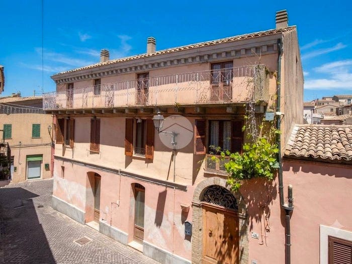 Appartamento con 6 locali in vendita in Via Trinità, Centro, Atri
