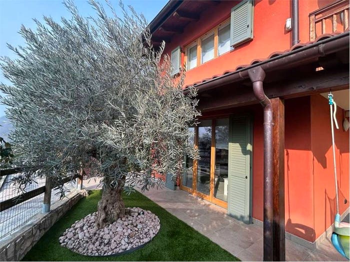 Casa quadrilocale in vendita in Nomi